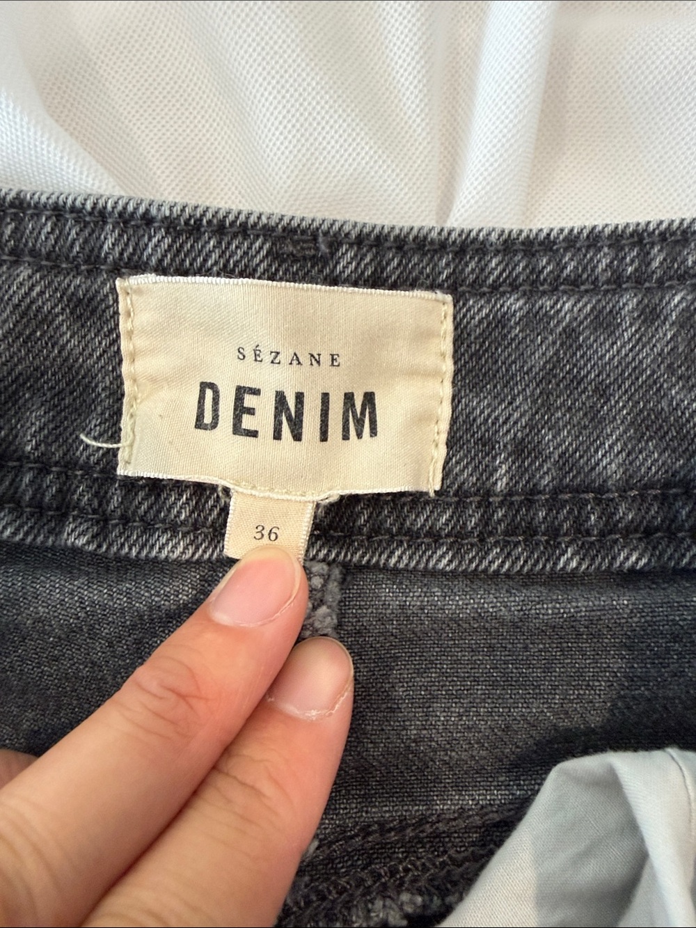 Sezane Denim Black/Charcoal Jeans with Yellow Flower Embroidery - Picture 4 of 8
